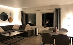 Moderne Og Trivelig Leilighet, Med Unik Utsikt
