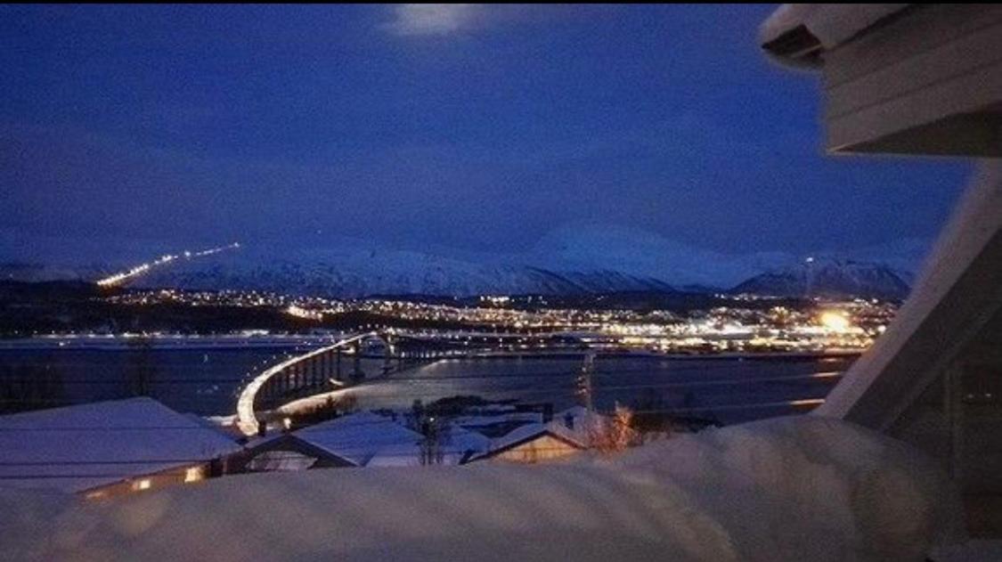 Appartamento Moderne Og Trivelig Leilighet, Med Unik Utsikt Tromsø Esterno foto