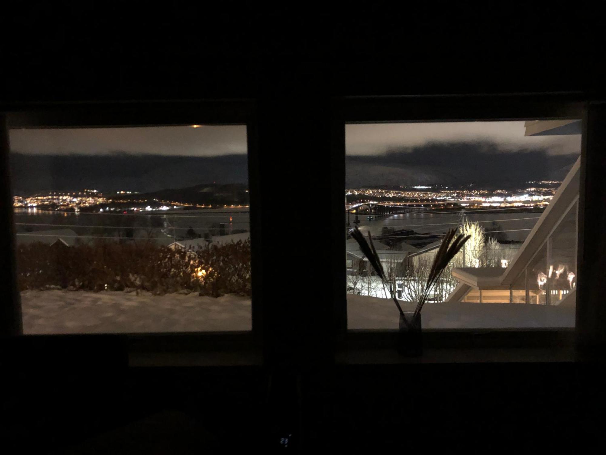 Moderne Og Trivelig Leilighet, Med Unik Utsikt Tromsø Esterno foto